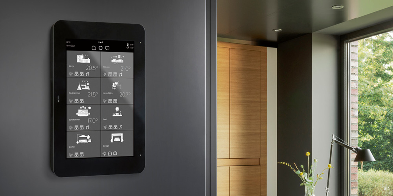 JUNG Smart Panel 8 bei Montageservice E.Jahnel in Grävenwiesbach