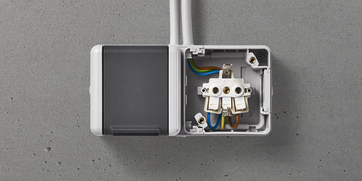 Doppelsteckdose mit Trennsteg bei Montageservice E.Jahnel in Grävenwiesbach